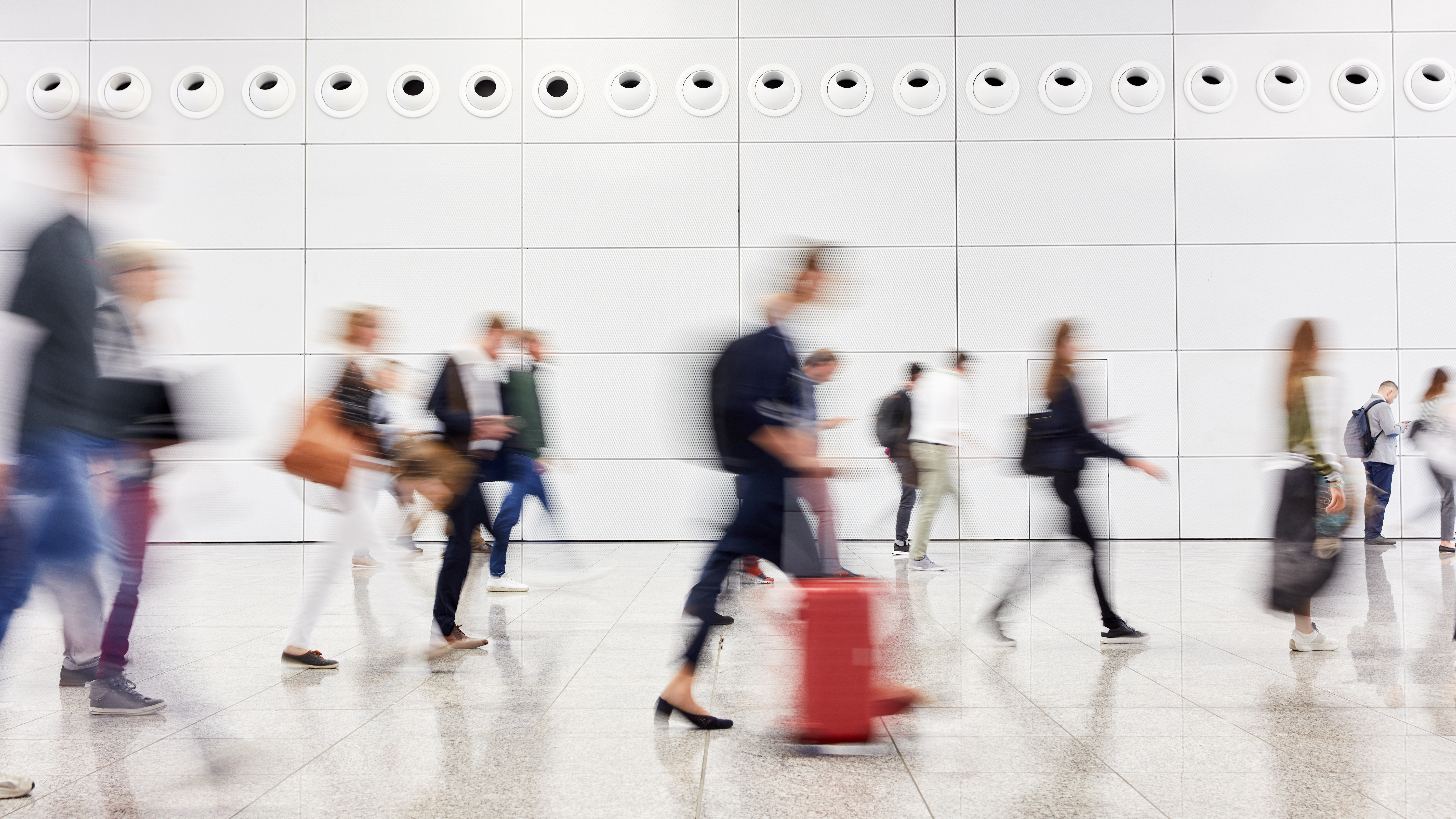 Real Stories, Real Impact: How Atrius® Wayfinder Transforms the Passenger Journey 